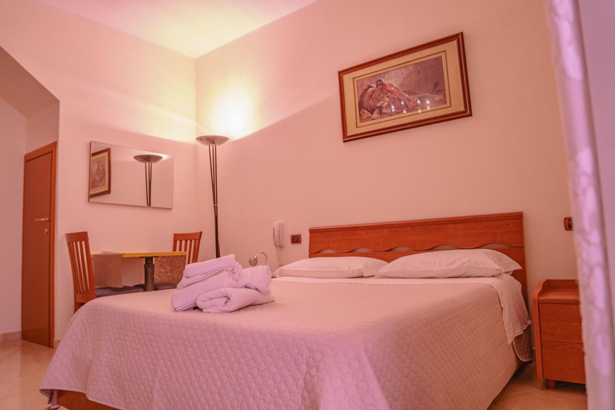 Deluxe Double Room,1629476531:JPEG