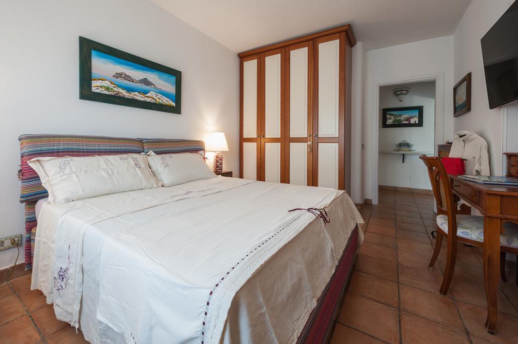Deluxe Room,397639917:JPEG
