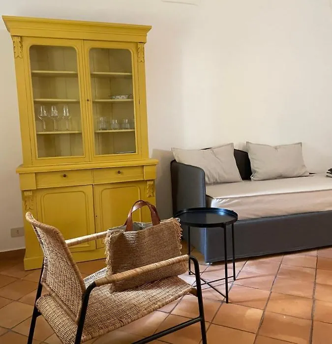 Nel borgo di Gaeta Palazzetto terra-cielo-1