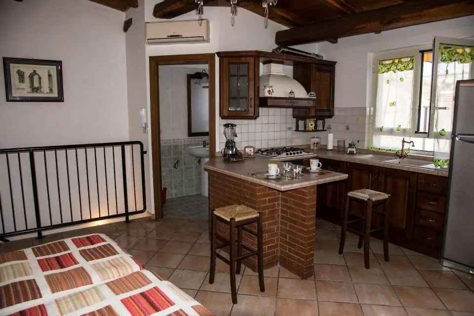 Rustica mansarda con terrazzo in centro-1
