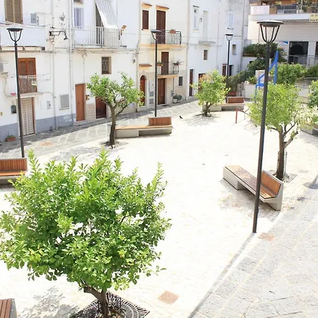 In Piazzetta-2