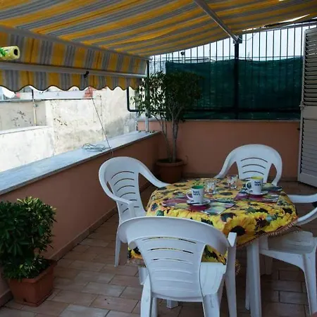 Rustica mansarda con terrazzo in centro-2